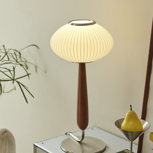 Lámpara de mesa retro E27 con interruptor LED y base de madera para dormitorio, estudio o lectura - Product Image 1