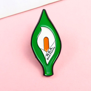 Pin de Solapa con Diseño de Lirio de Pascua con Banderas Tricolor de Irlanda y Estrellas, Pin de Solapa Irlandés Repúblico - Product Image 4
