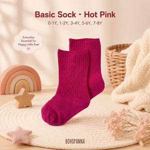 Chaussettes douces rose vif pour bébés, offrant un confort léger, un tissu respirant, une élasticité flexible et un ajustement sûr pour un usage quotidien. - Product Image 5