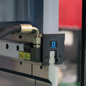 HUNSONE Prensa Freno Máquina plegadora de metal Freno de chapa Dobladora CNC Plegadora Hidráulica - Product Image 2