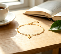 Bracelet fin et délicat avec pendentif triangle en acier inoxydable, chaîne minimaliste empilable pour femme, bijou à porter au quotidien, cadeau