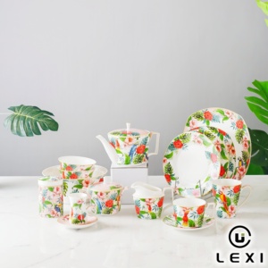 <span class=keywords><strong>Set</strong></span> da Tè in Porcellana Bone China da 15 Pezzi con Stampa di Pappagalli, Include Teiera, Tazze, Piattini e Piatti, Perfetto per il Tè del Pomeriggio - Product Image 1
