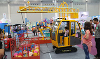Grand simulateur d'entraînement intérieur en fibre de verre grue à tour équipement d'amusement extérieur en acier pour enfants aires de jeux de jardin ciblées pour les enfants