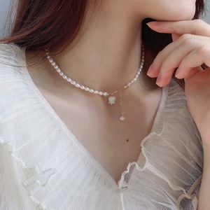 Collier double couche vintage pour femme avec perles de lys et chaîne claviculaire en perles de riz d'eau douce naturelles, idéal pour toutes les occasions - Product Image 2