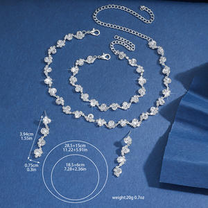 Magnifique ensemble de bijoux en alliage de zinc plaqué argent avec serti griffe romantique, motif étoile, lune et nuages, comprenant collier, boucles d'oreilles et bracelet - Product Image 5