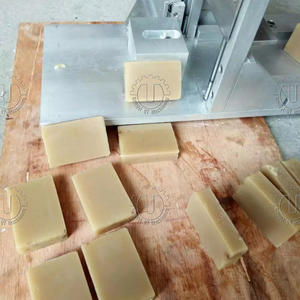 Nouvelle machine semi-automatique pneumatique pour la fabrication de savon à froid/à chaud, petite découpeuse de savon, trancheuse, usine de fabrication de savon en barre avec roulement - Product Image 3