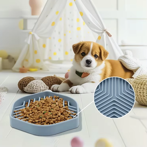Nuovo Silicone Pet quadrato leccare il cane antiscivolo ciotola di alimentazione lenta con disegno di scanalatura per cani e gatti - Product Image 5