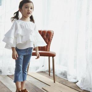 Hermosa Camiseta de Manga Larga para Niñas con Volantes de Encaje Blanco - Product Image 4