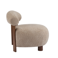 Chaise d'accent de Brown tapissée par dossier incurvé court confortable avec quatre jambes en bois pour détendre
