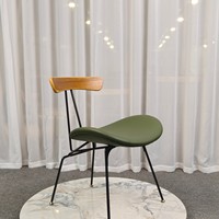 Chaise de salle à manger professionnelle style Iconic Ant avec dossier sablier, rembourrée en mousse souple, pieds en métal, pour café et restaurant