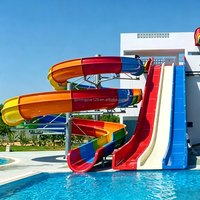 Toboggan aquatique extérieur en fibre de verre et plastique - Convient aux adultes et aux enfants, comme équipement de divertissement aquatique courant pour les familles et les écoles