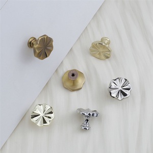 French Light Luxury Three-dimensional Flower <b>Handle</b> Modern Cream Style Petal Cabinet Wardrobe <b>Drawer</b> Door Single Hole Zinc Alloy - Product Image 3
