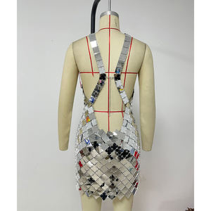 Robes de soirée sexy sans manches et dos nu pour femmes, en or, avec chaîne de mailles carrées argentées, mini-robe à bretelles - Product Image 5