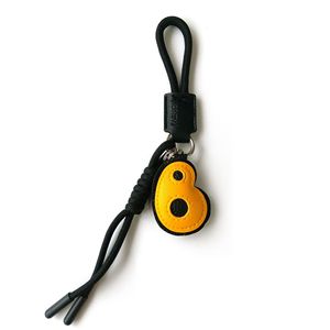 Llavero de Cuero con 26 Letras, Versátil y a la Moda, de Alta Gama, Ecológico y Duradero, Colgante para Bolso de Mujer, Artículo Popular - Product Image 3