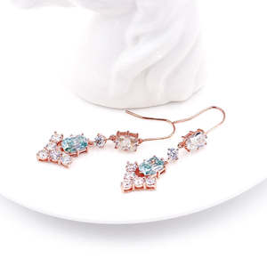 Boucles d'oreilles étoiles en moissanite de luxe classiques et élégantes en argent sterling plaqué or 18 carats Tianyu Gems - Product Image 3