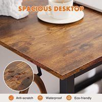 Bureau d'ordinateur d'angle en bois au design moderne et simple, table de bureau avec des lignes contemporaines élégantes
