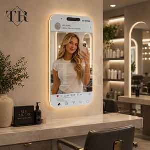 Miroir LED avec capteur <span class=keywords><strong>de</strong></span> style Instagram TURRI, IP44, personnalisable, avec lumière pour salon <span class=keywords><strong>de</strong></span> beauté et studio <span class=keywords><strong>de</strong></span> créateurs - Product Image 1