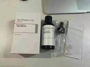 COSRR <span class=keywords><strong>Pure</strong></span> Vitamine C 13% + 23% Serum versterkt de straal van de huid met een hydraterende finish en verbetert een doffe, ongelijke huidtint. - Product Image 3