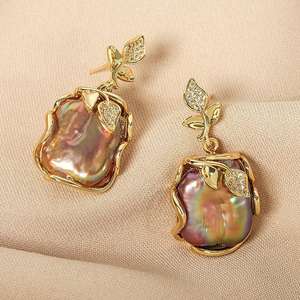 Conjunto de tres piezas barroco, collar de perlas en forma especial con cuentas púrpura, pendientes de hoja de aguja de plata 925, anillo abierto exagerado - Product Image 3