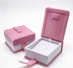 Boîte à bijoux en velours rose haut de gamme faite à la main avec sangle assortie à l'extérieur et tissu intérieur doux et délicat - Product Image 3