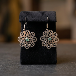 Fournisseur en gros de boucles d'oreilles pendantes classiques en argent et zircon pour femmes, cadeau de fiançailles, bijoux de style chic - Product Image 4