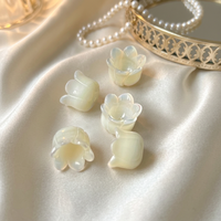 Perles en forme de fleur en nacre blanche personnalisées pour la fabrication de bijoux