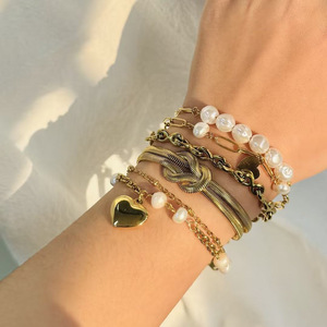 สร้อยข้อมือมุกผู้หญิง 18k ทองชุบสแตนเลสรูปหัวใจเครื่องประดับของขวัญเครื่องประดับแฟชั่น - Product Image 1