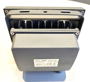 ไฟสปอร์ตไลท์ LED 20W PC ผลิตในอิตาลี น้ำหนักเบา สำหรับสภาพแวดล้อมที่ชื้นกลางแจ้ง IP65 กันน้ำ ปรับความสว่างได้ 4000K - Product Image 4
