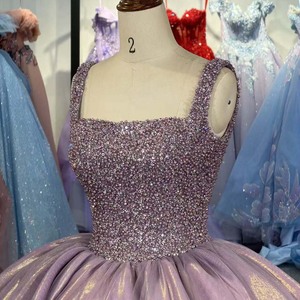 Robe de bal de Quinceañera à larges bretelles couleur lavande Dy6968, jupe en tulle pailletée avec rayures or bronze Jancember - Product Image 2