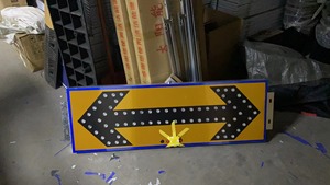 Segnaletica Direzionale a Freccia Solare con Batteria, Cartelli di Avvertimento a LED, Pannello a Freccia LED Montato su Rimorchio, Luce Guida Traffico - Product Image 5