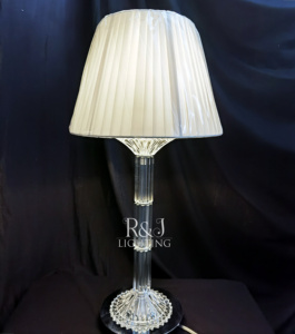 Lámpara de mesa de dormitorio de lujo italiano, pantalla de tela blanca eléctrica, forma de cono, cristal transparente <span class=keywords><strong>Bacarat</strong></span> para habitaciones de eventos de Hotel - Product Image 1