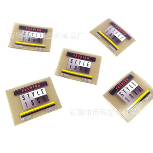 Etiquetas de PVC para Ropa con Impresión UV Personalizadas para Prendas y Bolsos, Etiquetas Colgantes Transparentes Ecológicas con Goma Suave Antideslizante - Product Image 4