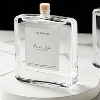 Diffuseur de parfum d'ambiance de luxe 120 ml en verre carré plat, parfum personnalisé, ensemble cadeau diffuseur d'arômes en rotin