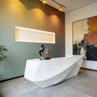 Comptoir de réception moderne personnalisé en acrylique marbré, design cannelé, écologique, résistant à l'eau, haute dureté pour hôtel et bureau