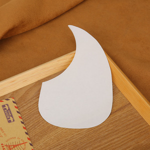 Protetor de Guitarra Teardrop Durável Branco e Preto de 38, <span class=keywords><strong>40</strong></span>, 41 Polegadas Fabricado na China - Acessórios para Guitarra - Product Image 3