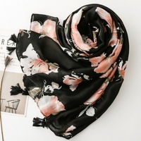 Nouveaux foulards en viscose à imprimé floral noir, châles de plage, grands foulards doux en polyester pour femmes, étoles, hijab musulman, foulard à franges