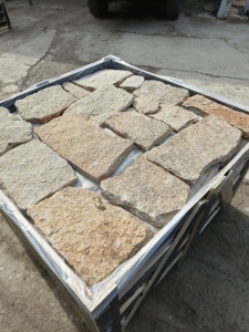Pierre naturelle aléatoire en vrac, granit jaune-or, pierre culturelle pour façade extérieure de villa, mur d'accentuation intérieur, mur de soutènement - Product Image 1