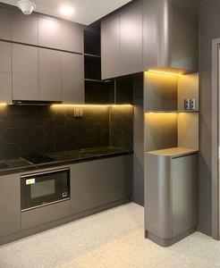 Gabinetes de Cocina <span class=keywords><strong>Prima</strong></span> con Cuerpo de Madera Sólida <span class=keywords><strong>Natural</strong></span> Pintada, Acabado con Pintura Ecológica <span class=keywords><strong>y</strong></span> Encimera de Piedra - Product Image 1