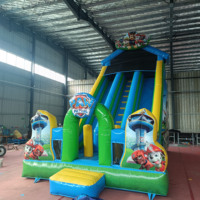 Château gonflable commercial en PVC 4*8*7m avec double piste de saut pour enfants, idéal pour les jeux en plein air, en promotion