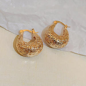 Orecchini a Cerchio in Oro E2607, Gioielli Classici da Donna per Uso Quotidiano - Product Image 4