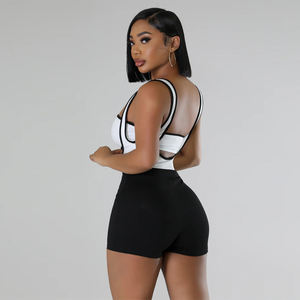 Conjunto de dos piezas estilo tweed de color contrastante con mono halter, bustier con botones y diseño de overol. - Product Image 3