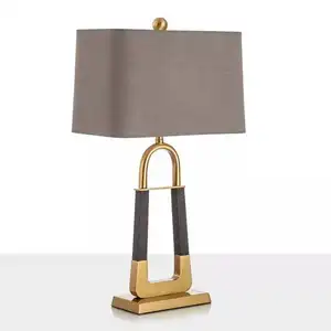 Lampe de table moderne en cuir, base en métal, abat-jour, style raffiné, produit pour chambre à coucher, hôtel