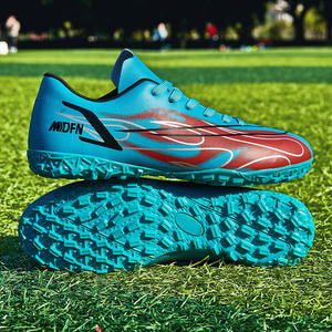 Venta al por mayor de fábrica: Zapatillas de fútbol antideslizantes de moda con tacos de suela plana para hombres, mujeres y estudiantes, ideales para entrenamiento. - Product Image 3