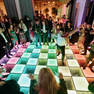 Piso LED Personalizado para Pista de Baile Magnafloor, Piso de Baile LED Magnético con Espejo Infinito - Product Image 1