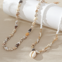 Colliers Faits à la Main Rétro Bohème Bijoux Escargot de Mer Coquillages Naturels Perles de Riz Chaîne Pendentif Coquillage pour Femmes Ras-du-Cou de Plage Accessoires