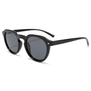 Nuevas Gafas de Sol Redondas con Tachuelas, Lentes de PC con Protección UV400, Unisex, para Protección Solar, Viajes, Moda y Conducción - Product Image 2