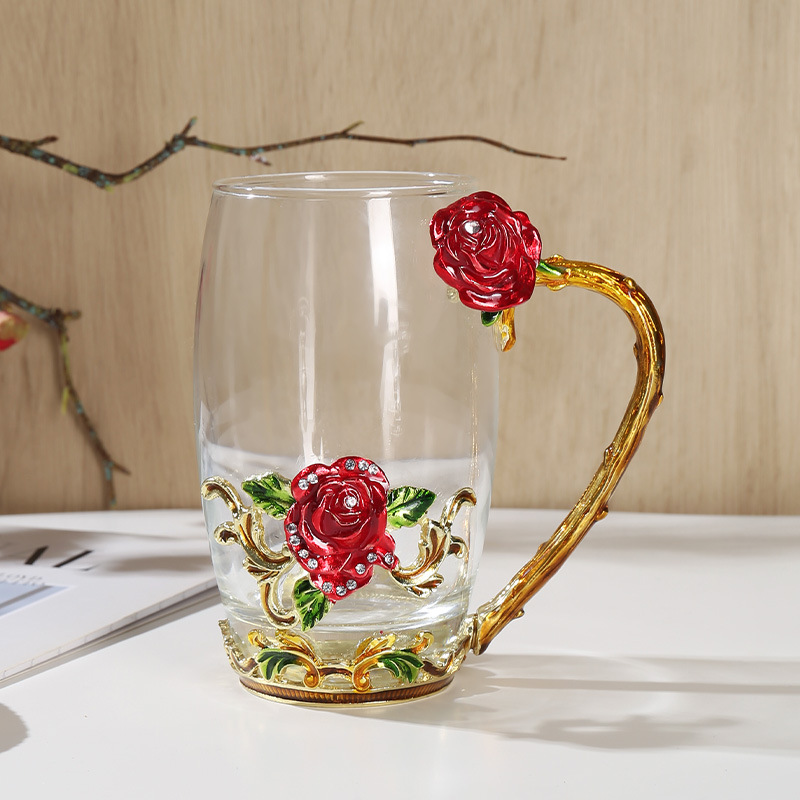 Nueva rosa roja alta