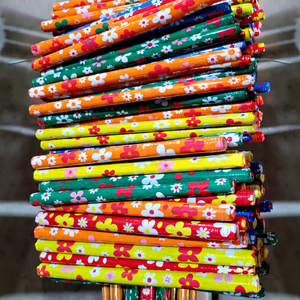 Balai en bois d'eucalyptus écologique, imperméable, durable et portable avec poils en plastique rigide, fabriqué à Bac Giang, pour usage extérieur et intérieur. - Product Image 1