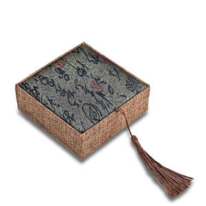 Caja de Joyería Rectangular de Lino con Borlas y Diseño de Caracteres de la Fortuna, Estilo Caligrafía Tradicional China - Product Image 4