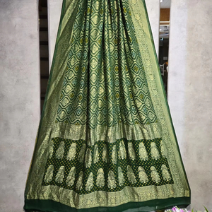 2.50 mètres Premium Soft Pure Georgette Dupatta pour vêtements indiens et pakistanais Sheen élégant avec des détails complexes - Product Image 1